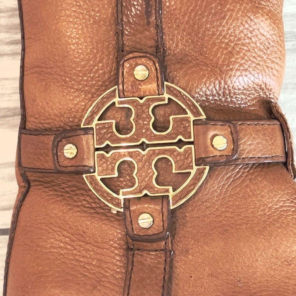 Tory Burch Amanda Riding Boot Women Tan Pebbled Leather Gold Logo Good Condition - Picture 7 of 11